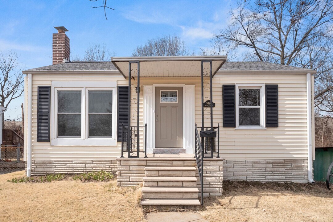 9425 Brenda Ave in Affton, MO - Building Photo