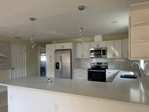 4637 35th Ave N in St. Petersburg, FL - Building Photo - Building Photo