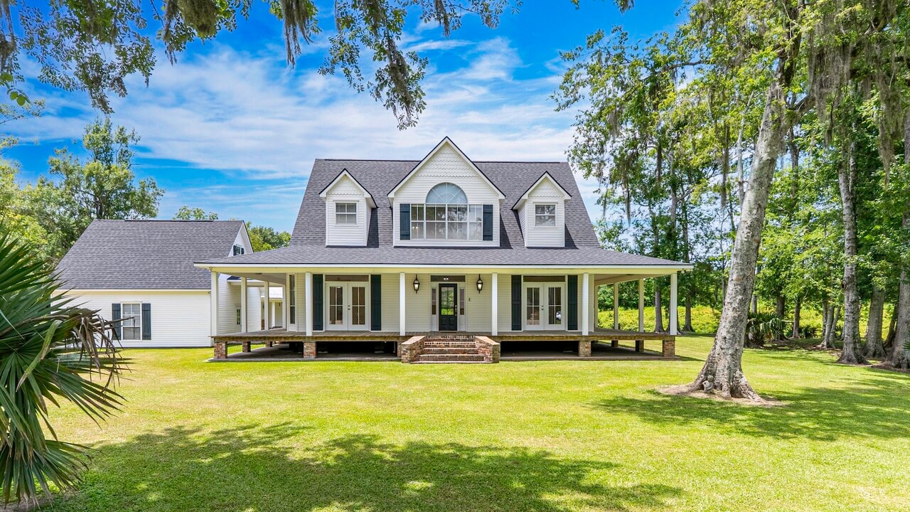 4161 Emily Dr in Port Allen, LA - Building Photo