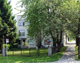 1728 Yew St in Vancouver, BC - Building Photo