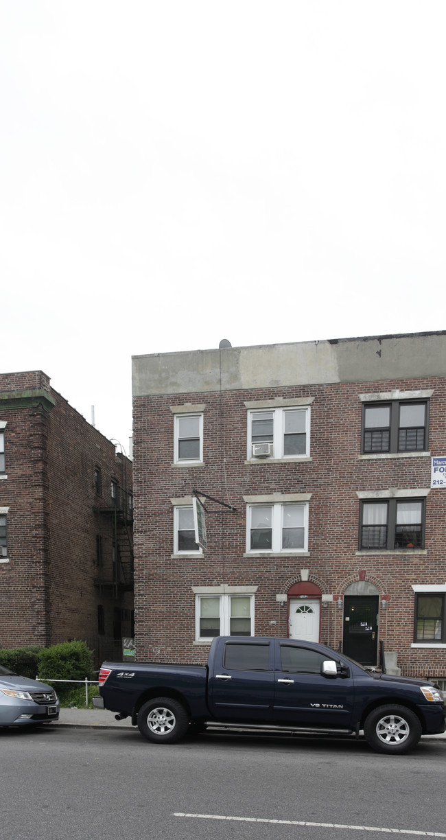 682 Rogers Ave in Brooklyn, NY - Building Photo - Building Photo