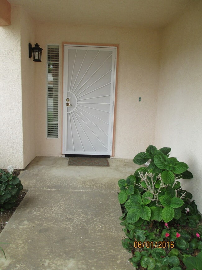 812 Cagney Way in Lompoc, CA - Building Photo - Building Photo