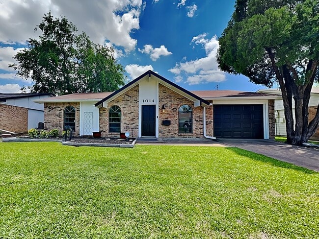 property at 1014 Hillwood Dr