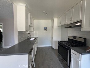 17132 Emerald Ln, Unit D in Huntington Beach, CA - Building Photo - Building Photo