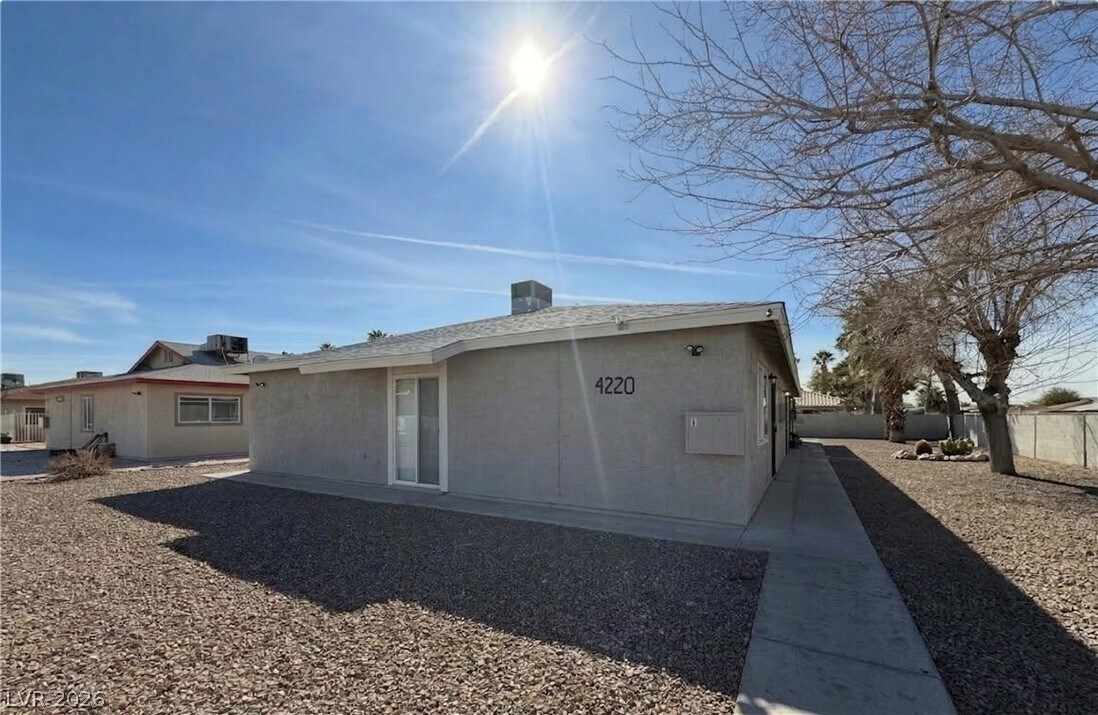 4220 Stewart Ave in Las Vegas, NV - Building Photo