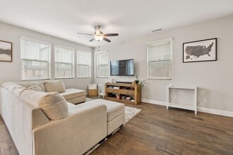 6212 E Bibi Dr in Fresno, CA - Building Photo - Building Photo