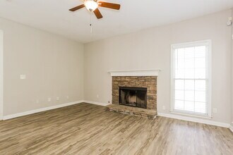 3833 Misty Lake in Ellenwood, GA - Foto de edificio - Building Photo