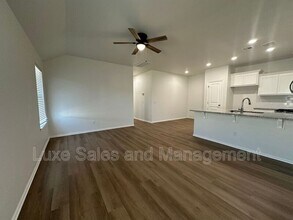 11506 Mackenzie Wy in Yukon, OK - Building Photo - Building Photo