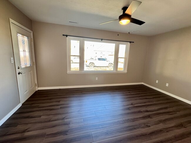 910 4th Ave in De Witt, IA - Foto de edificio - Building Photo