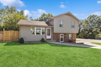 8617 W 92nd St in Overland Park, KS - Building Photo - Building Photo