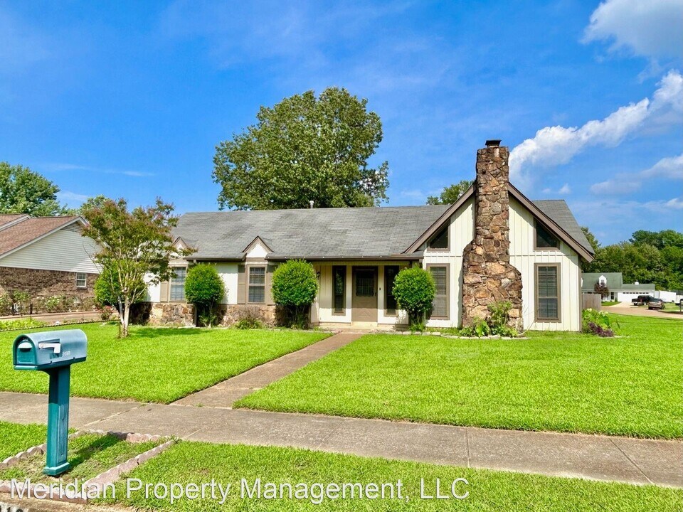 3010 Barrycrest Dr in Bartlett, TN - Building Photo