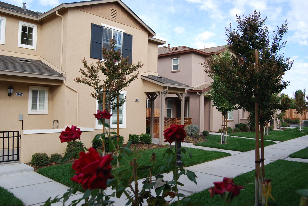 Meridian at Eastgate in Ceres, CA - Foto de edificio