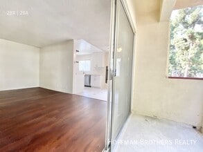 7010 Lanewood Ave, Unit 201 in Los Angeles, CA - Building Photo - Building Photo