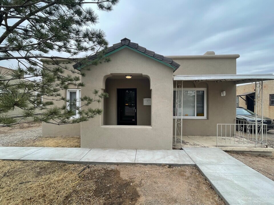405 Vassar Dr SE in Albuquerque, NM - Building Photo