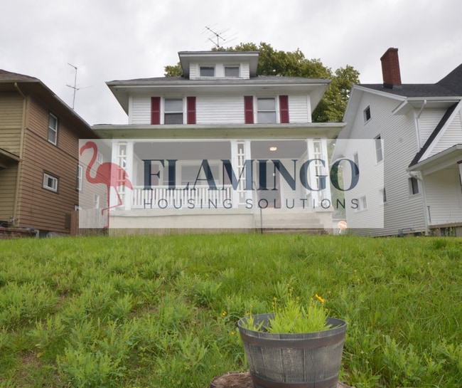 property at 565 Kenwood Ave