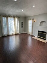 1210 S Wooster St in Los Angeles, CA - Building Photo