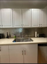 4501 Cedros Ave, Unit 202 in Sherman Oaks, CA - Foto de edificio - Building Photo