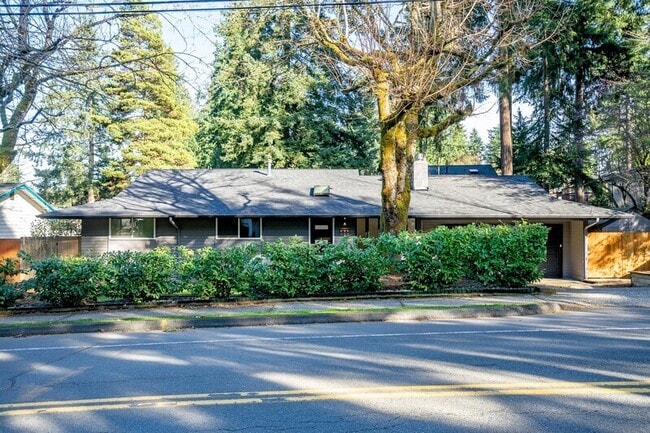 6832 122nd Ave NE in Kirkland, WA - Building Photo - Building Photo