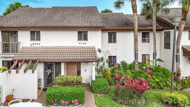 5218 Fountains Dr S in Greenacres, FL - Building Photo - Building Photo