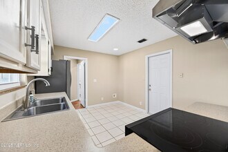 9727 Viceroy Dr E in Jacksonville, FL - Building Photo - Building Photo