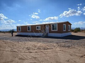 3939 Aztec Rd in Golden Valley, AZ - Building Photo