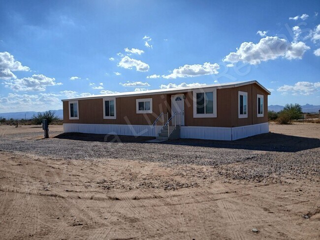 3939 Aztec Rd in Golden Valley, AZ - Foto de edificio - Building Photo