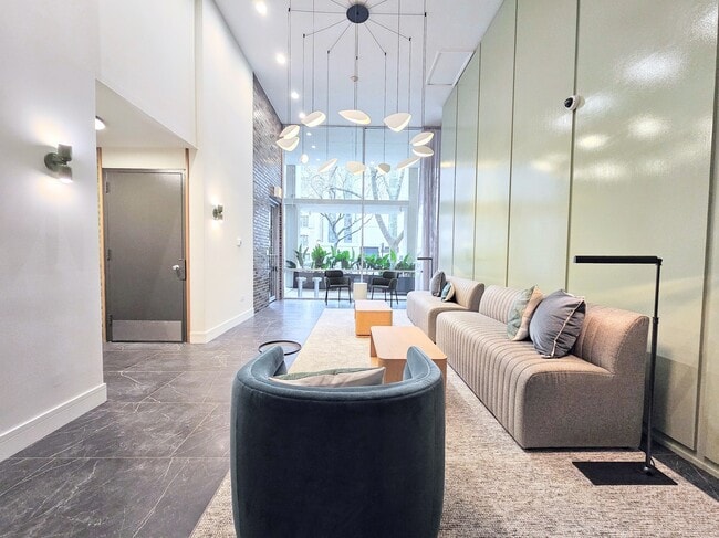 1350 N Dearborn St, Unit 1344-15A in Chicago, IL - Building Photo - Building Photo