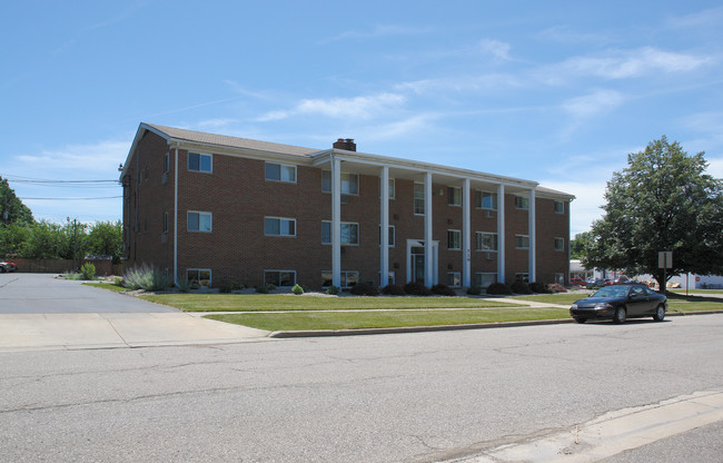 Prince's Edgemont Apartment Blg 1 in Lansing, MI - Foto de edificio - Building Photo