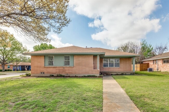 401 Daisy Dr in Allen, TX - Foto de edificio - Building Photo