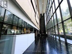 33 Charles St E in Toronto, ON - Building Photo - Building Photo