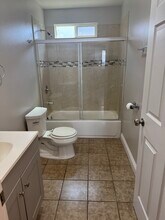 430 1/2 W 59th Pl, Unit 430 in Los Angeles, CA - Building Photo - Building Photo