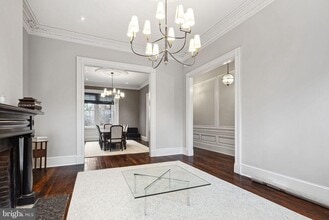 334 Spruce St in Philadelphia, PA - Building Photo - Building Photo