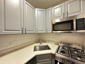 545 W Belmont Ave, Unit i3 in Chicago, IL - Building Photo - Building Photo