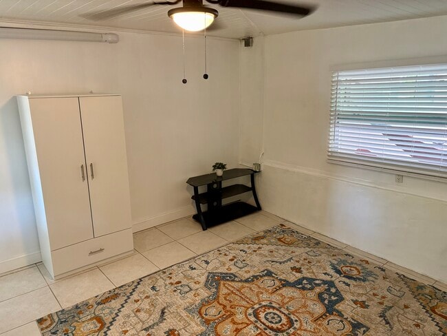 11511 SW 197th St, Unit 1 in Miami, FL - Building Photo - Building Photo