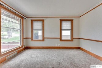 4667 Poppleton Ave in Omaha, NE - Foto de edificio - Building Photo