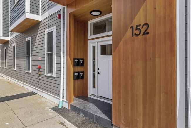 152 Marion St in Boston, MA - Building Photo - Building Photo