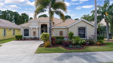 665 SW Lake Charles Cir in Port St. Lucie, FL - Foto de edificio - Building Photo