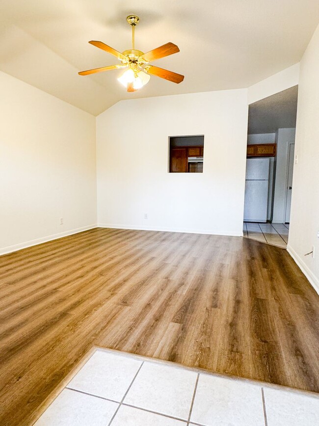 1402 Cinch Dr-Unit -Perfect duplex in perfect location! in Killeen, TX - Building Photo - Building Photo