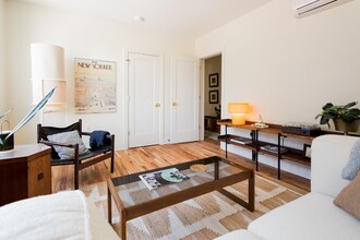 6465 Sterling St, Unit 103 in Detroit, MI - Foto de edificio - Building Photo