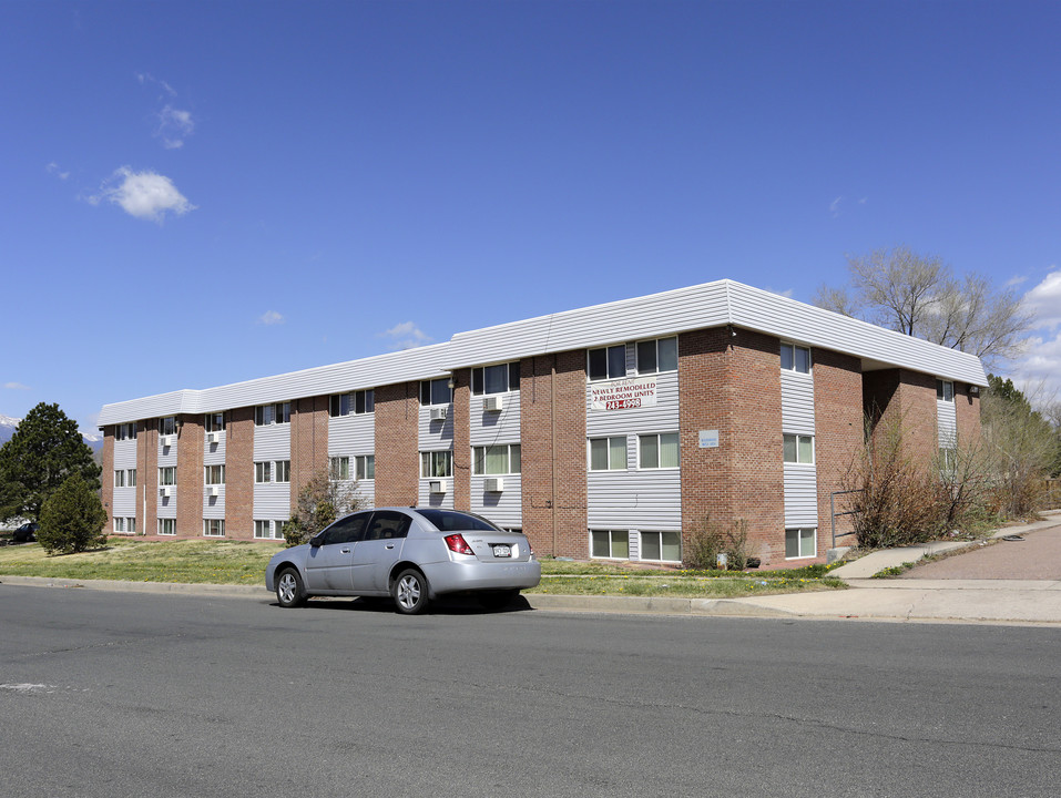 Vista Verde Apartments in Colorado Springs, CO - Building Photo