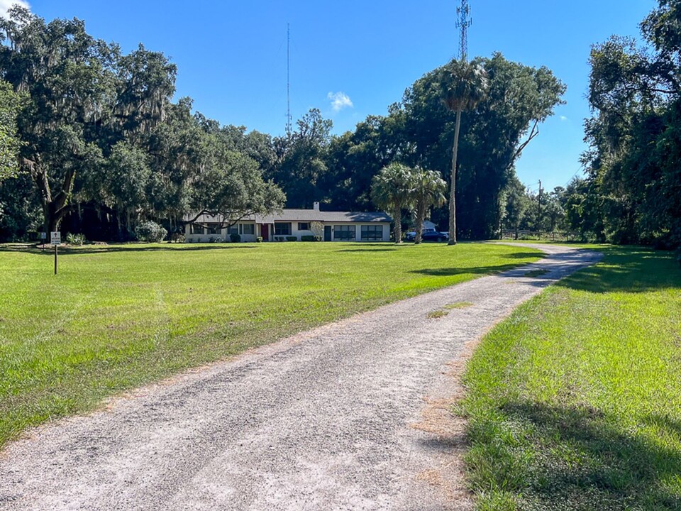 230 SW Wacahoota Rd in Micanopy, FL - Building Photo