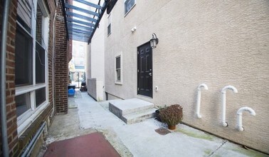 740-742 S 3rd St in Philadelphia, PA - Building Photo - Building Photo