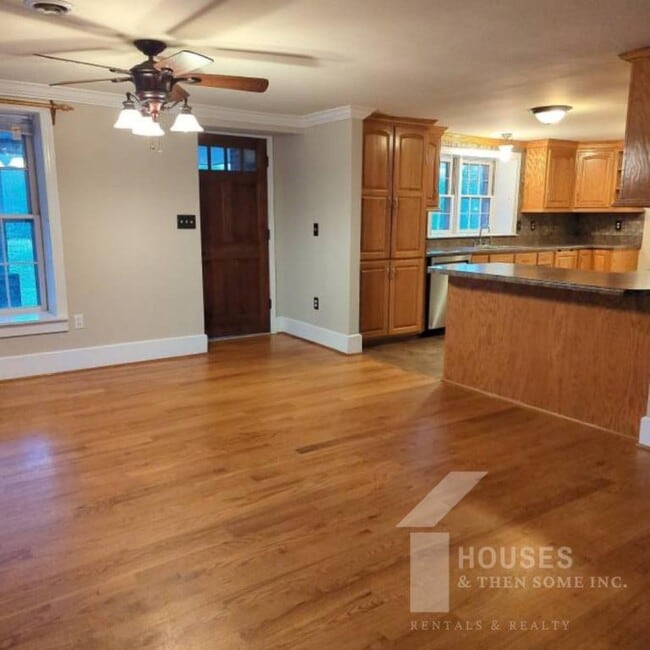 443 Chastain Rd in Central, SC - Building Photo - Building Photo