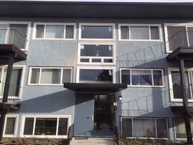 2718 40 St SW in Calgary, AB - Building Photo