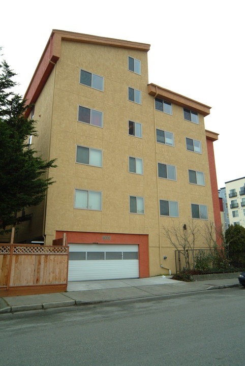 14300 32nd Ave NE in Seattle, WA - Building Photo