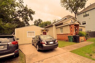 824 W 19th St in Houston, TX - Building Photo