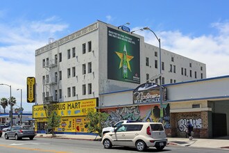 6263 Santa Monica Blvd in Los Angeles, CA - Building Photo - Building Photo