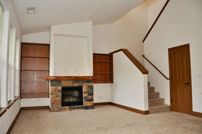 940 W Willow Lake Loop in Coeur d'Alene, ID - Foto de edificio - Building Photo