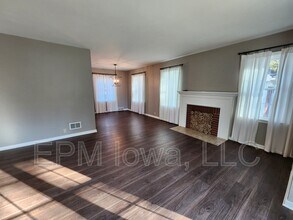 137 Pauline Pl in Waterloo, IA - Building Photo - Building Photo