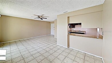 2628 Hidden Lake Dr N, Unit C in Sarasota, FL - Building Photo - Building Photo